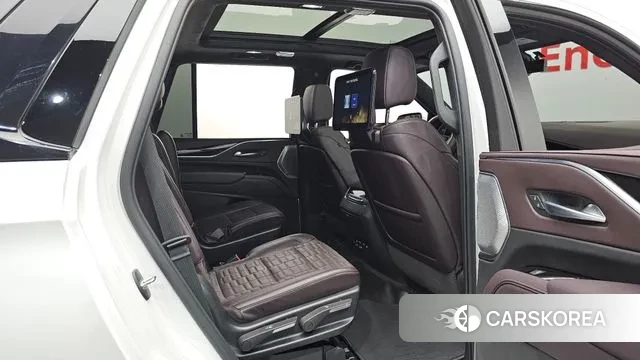 Cadillac Escalade 5th Generation 2022 Белый из Кореи, фото 3