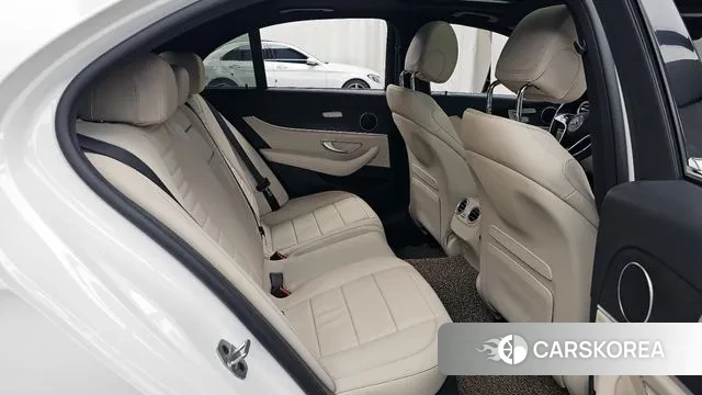 Mercedes-Benz E-Class W213 2022 Белый из Кореи, фото 3