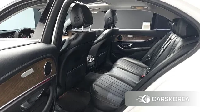 Mercedes-Benz E-Class W213 2018 Белый из Кореи, фото 3