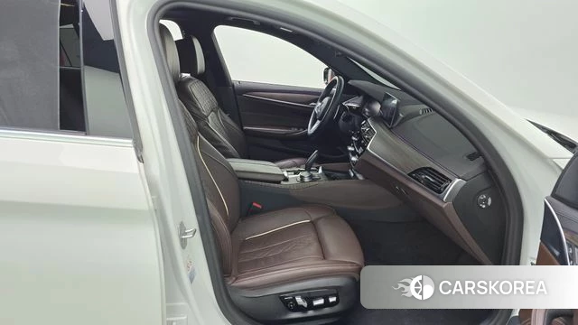 BMW 5 Series (G30) 2019 Белый из Кореи, фото 3