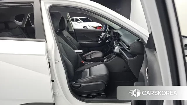 Hyundai Kona (SX2) 2024 Белый из Кореи, фото 3