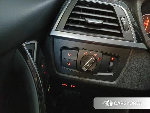 BMW 3 Series (F30) 2018 Белый из Кореи, фото 3