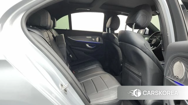 Mercedes-Benz E-Class W213 2022 Серебряный из Кореи, фото 3