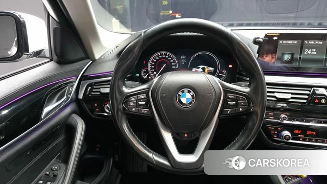 BMW 5 Series (G30) 2018 Белый из Кореи, фото 3