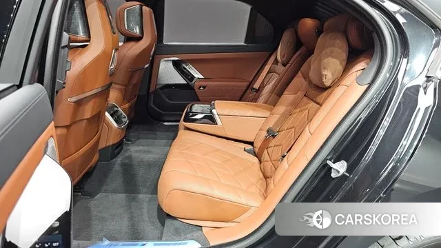 BMW 7 Series (G70) 2024 Черный из Кореи, фото 3