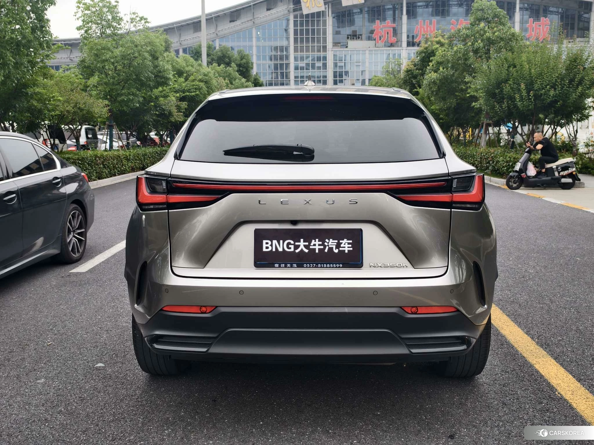 Lexus NX 2021 Серебристо-серый из Китая, фото 3