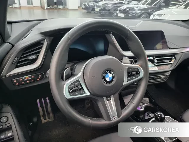 BMW 1 Series (F40) 2024 Черный из Кореи, фото 3