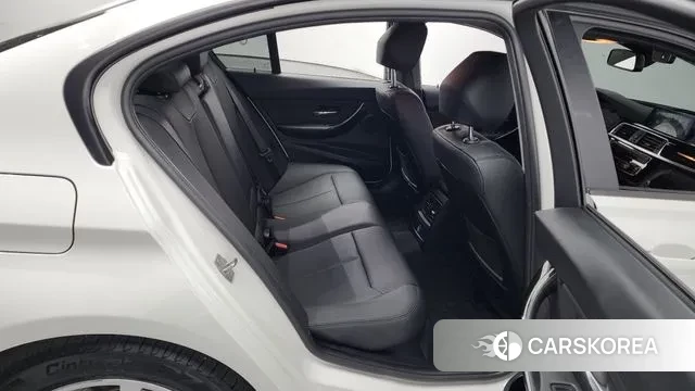 BMW 3 Series (F30) 2018 Белый из Кореи, фото 3