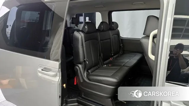 Hyundai Staria 2021 Серебристо-серый из Кореи, фото 3