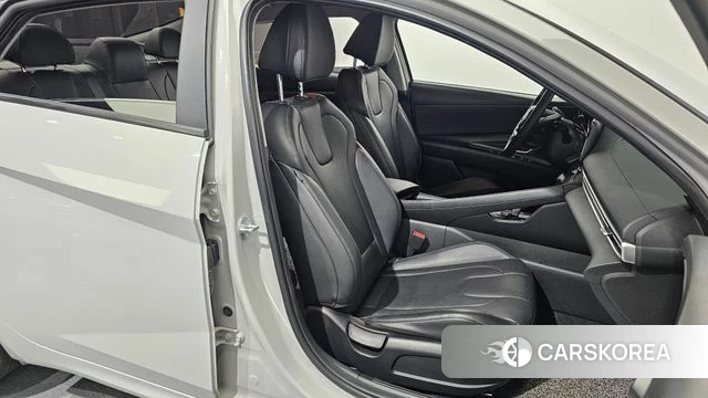Hyundai Avante (CN7) 2022 Серебристо-серый из Кореи, фото 3