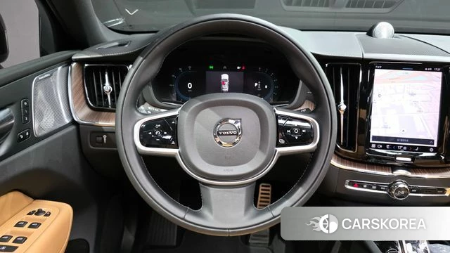 Volvo XC60 second Generation 2022 Черный из Кореи, фото 3