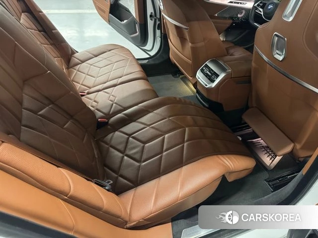 BMW i7 (G70) 2023 Белый из Кореи, фото 3
