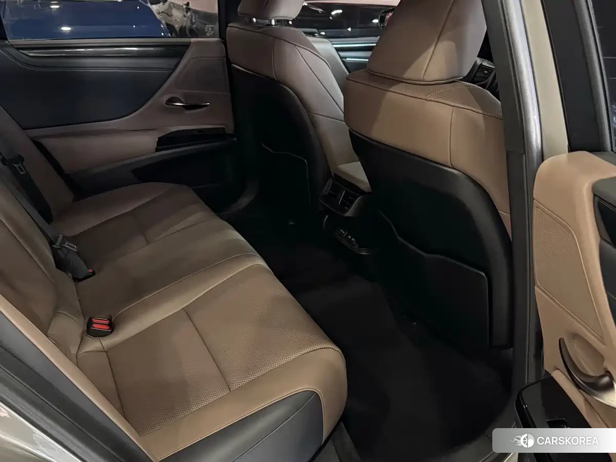 Lexus ES 2024 Champagne/brown из Китая, фото 3