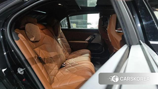 BMW 7 Series (G70) 2025 Черный из Кореи, фото 3