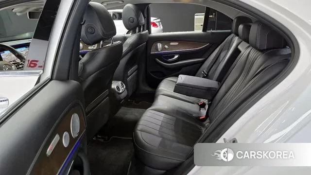 Mercedes-Benz E-Class W213 2018 Белый из Кореи, фото 3