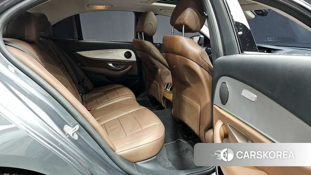 Mercedes-Benz E-Class W213 2018 Серый из Кореи, фото 3