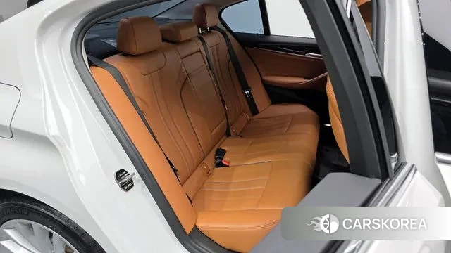 BMW 5 Series (G30) 2018 Белый из Кореи, фото 3