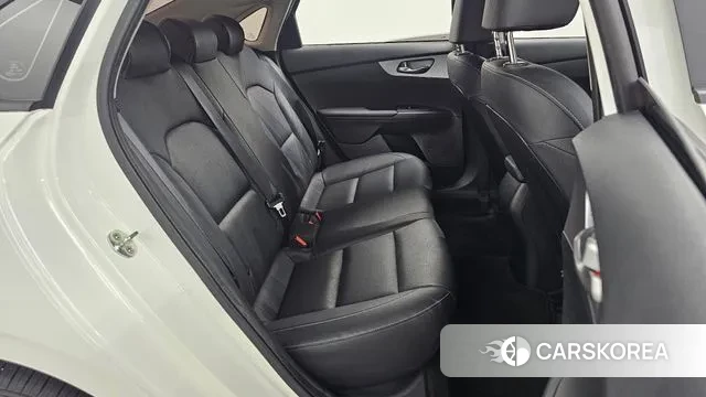 Kia The New K3 2nd generation 2021 Белый из Кореи, фото 3