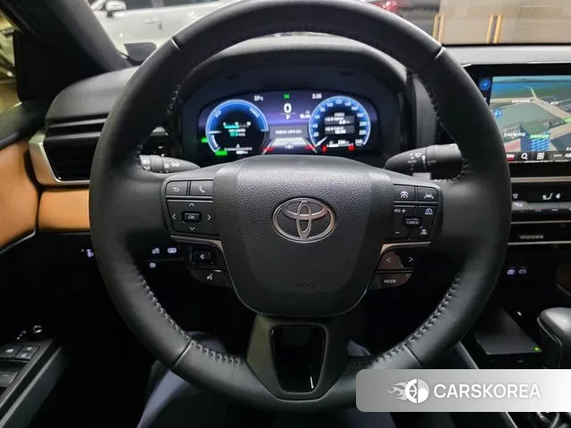 Toyota Camry (XV80) 2024 Песочный из Кореи, фото 3