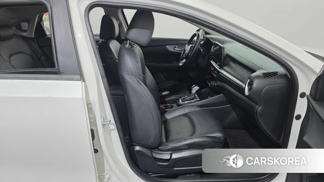 Kia The New K3 2nd generation 2022 Белый из Кореи, фото 3