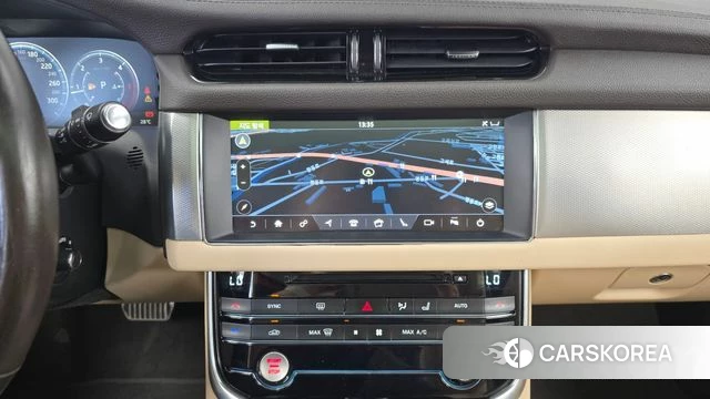 Jaguar XF (X260) 2019 Белый из Кореи, фото 3