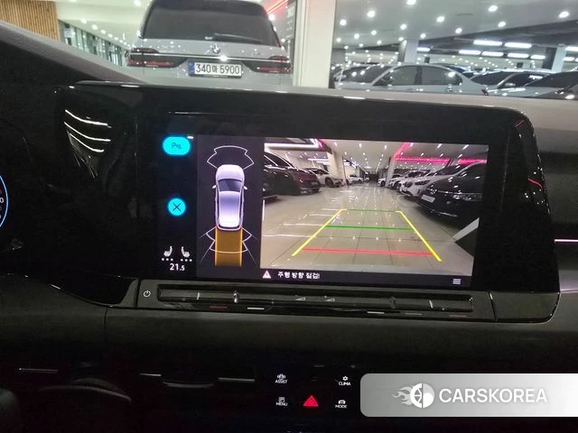 Volkswagen Golf 8th Generation 2023 Белый из Кореи, фото 3