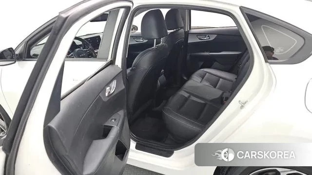 Kia The New K3 2nd generation 2021 Белый из Кореи, фото 3