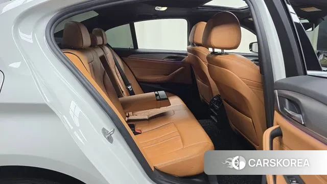 BMW 5 Series (G30) 2018 Белый из Кореи, фото 3