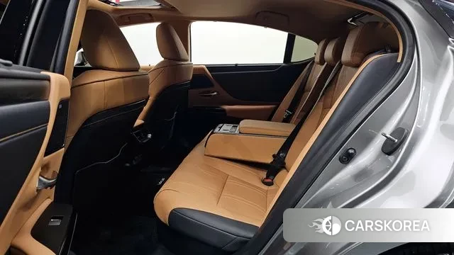 Lexus ES300h 7th generation 2024 Серый из Кореи, фото 3