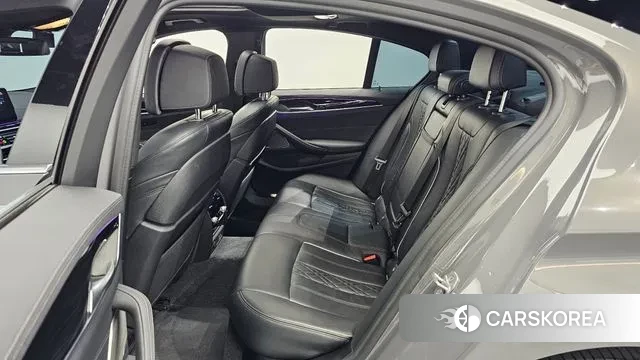 BMW 5 Series (G30) 2021 Серебристо-серый из Кореи, фото 3