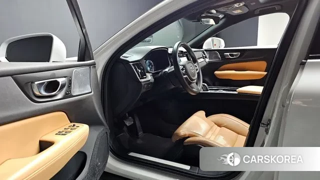 Volvo V60 Cross-Country 2nd Generation 2021 Белый из Кореи, фото 3