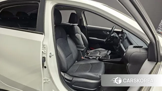 Kia The New K3 2nd generation 2021 Белый из Кореи, фото 3