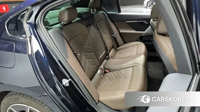 BMW 5 Series (G60) 2024 Черный из Кореи, фото 3