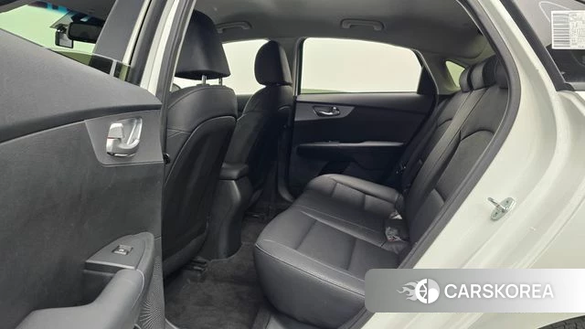 Kia The New K3 2nd generation 2022 Белый из Кореи, фото 3