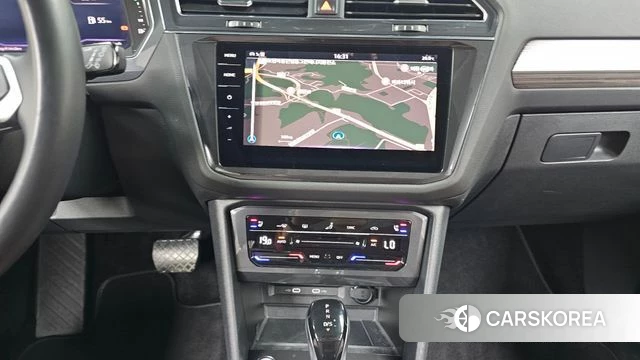 Volkswagen Tiguan Allspace 2023 Белый из Кореи, фото 3