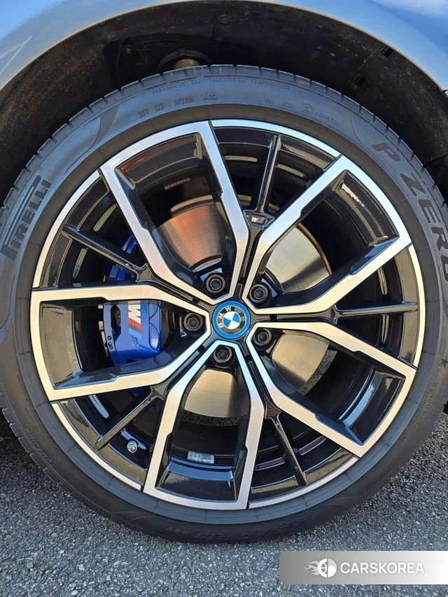 BMW 5 Series (G30) 2023 Светло-серебряный цвет из Кореи, фото 3