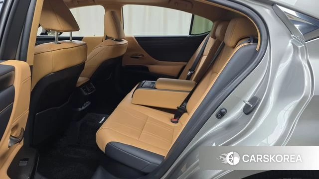 Lexus ES300h 7th generation 2023 Серый из Кореи, фото 3