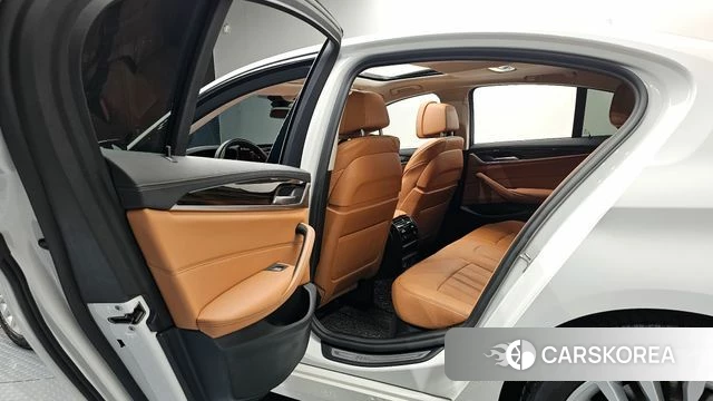 BMW 5 Series (G30) 2021 Белый из Кореи, фото 3