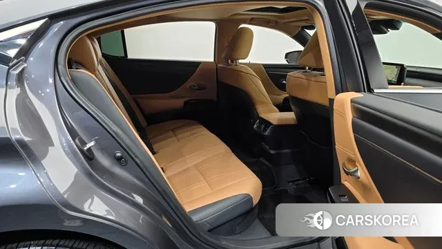 Lexus ES300h 7th generation 2022 Серый из Кореи, фото 3