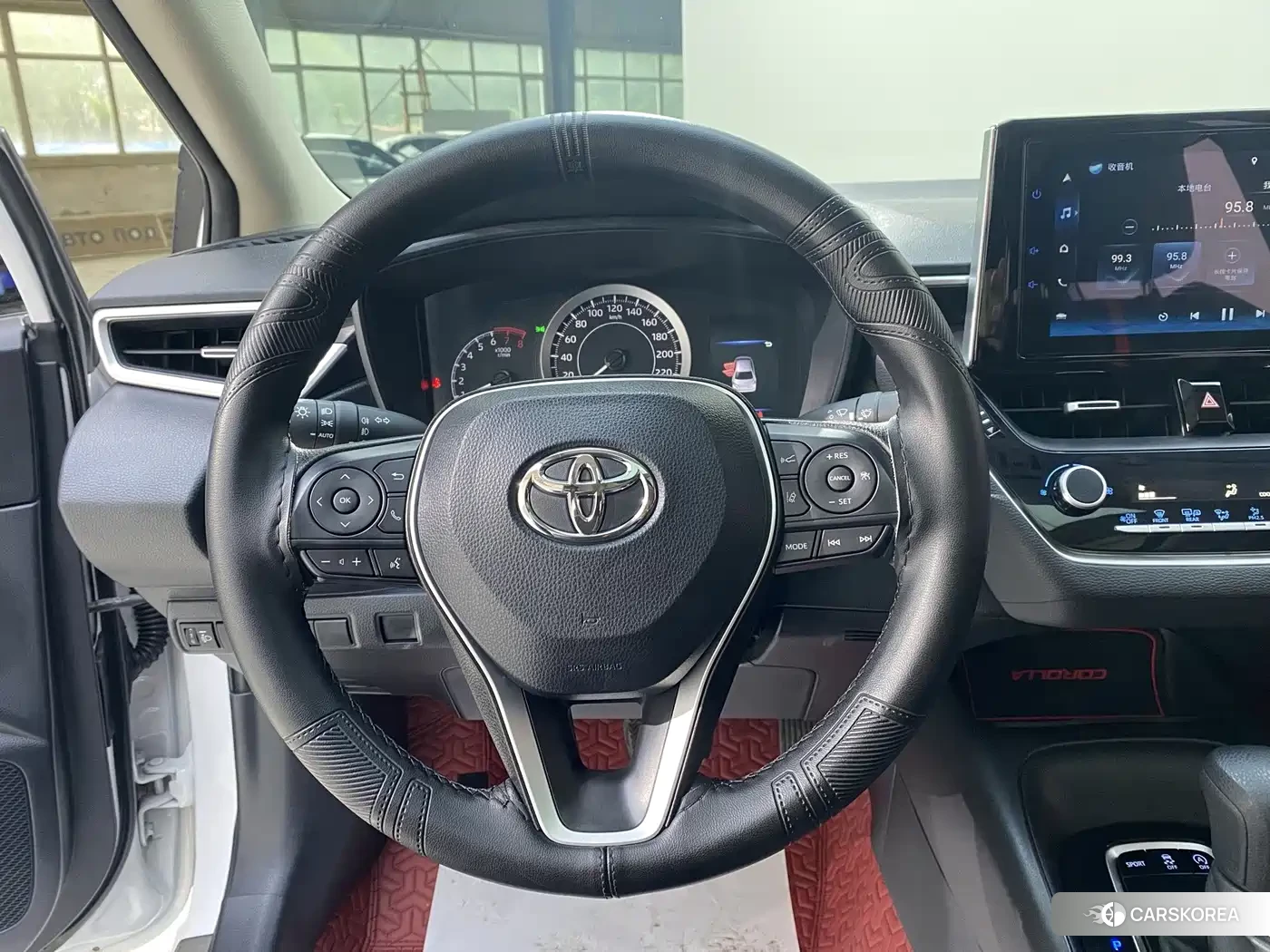 Toyota Corolla 2023 Белый из Китая, фото 3