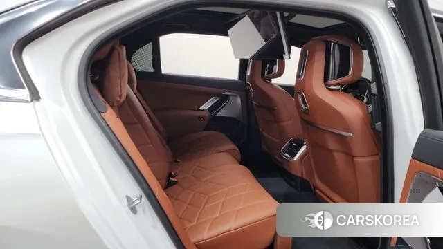 BMW 7 Series (G70) 2024 Белый из Кореи, фото 3