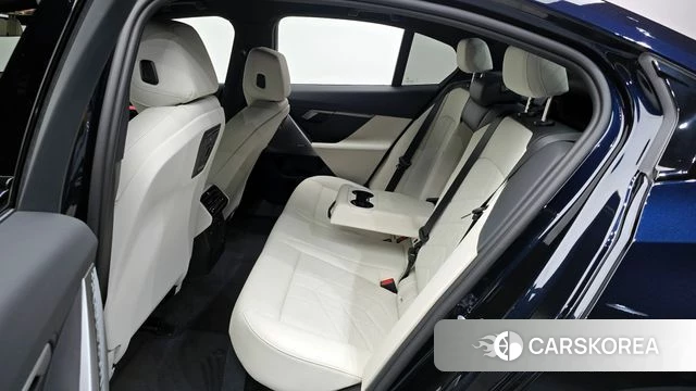 BMW 5 Series (G60) 2025 Черный из Кореи, фото 3