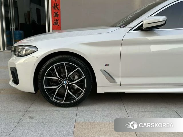 BMW 5 series 2023 Белый из Китая, фото 3