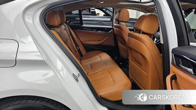 BMW 5 Series (G30) 2018 Белый из Кореи, фото 3