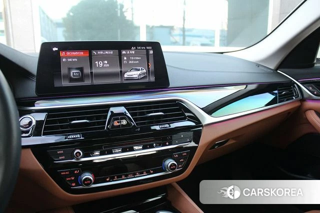 BMW 5 Series (G30) 2018 Белый из Кореи, фото 3