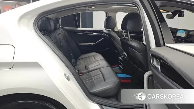 BMW 5 Series (G30) 2018 Белый из Кореи, фото 3