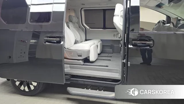 Hyundai Staria 2024 Черный из Кореи, фото 3