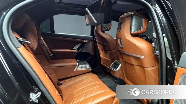 BMW 7 Series (G70) 2023 Черный из Кореи, фото 3