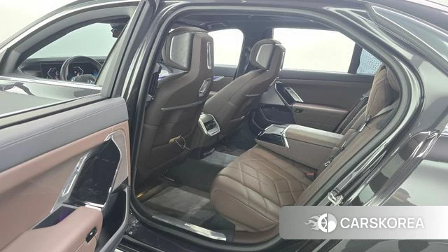 BMW 7 Series (G70) 2023 Серый из Кореи, фото 3