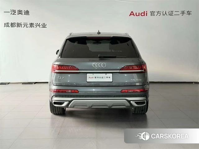 Audi Q7 2023 Темно-серый из Китая, фото 3
